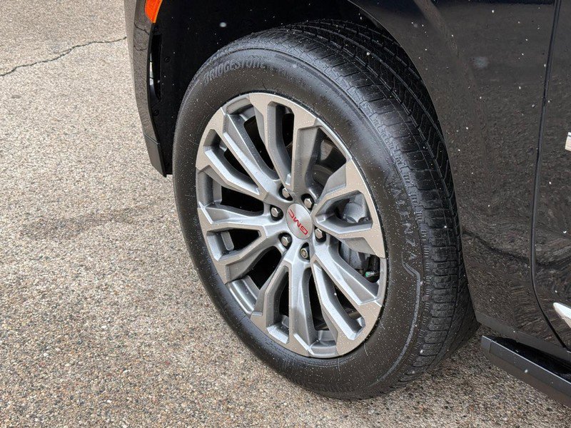 Used 2021 GMC Yukon XL Denali w/ Denali Premium Package image 17