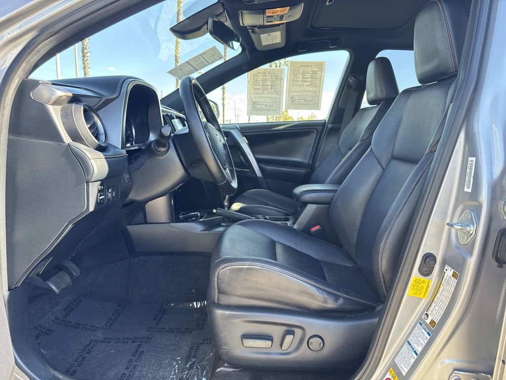 Used 2018 Toyota RAV4 SE w/ Advanced Technology Package image 20