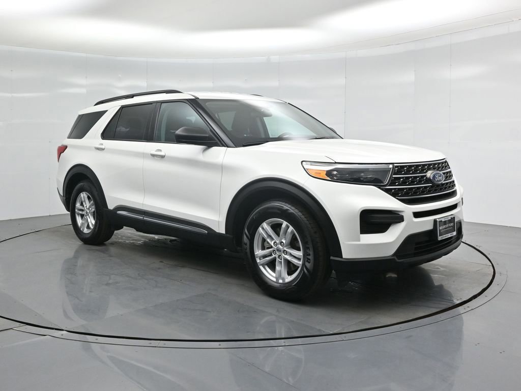Certified 2022 Ford Explorer XLT image 3