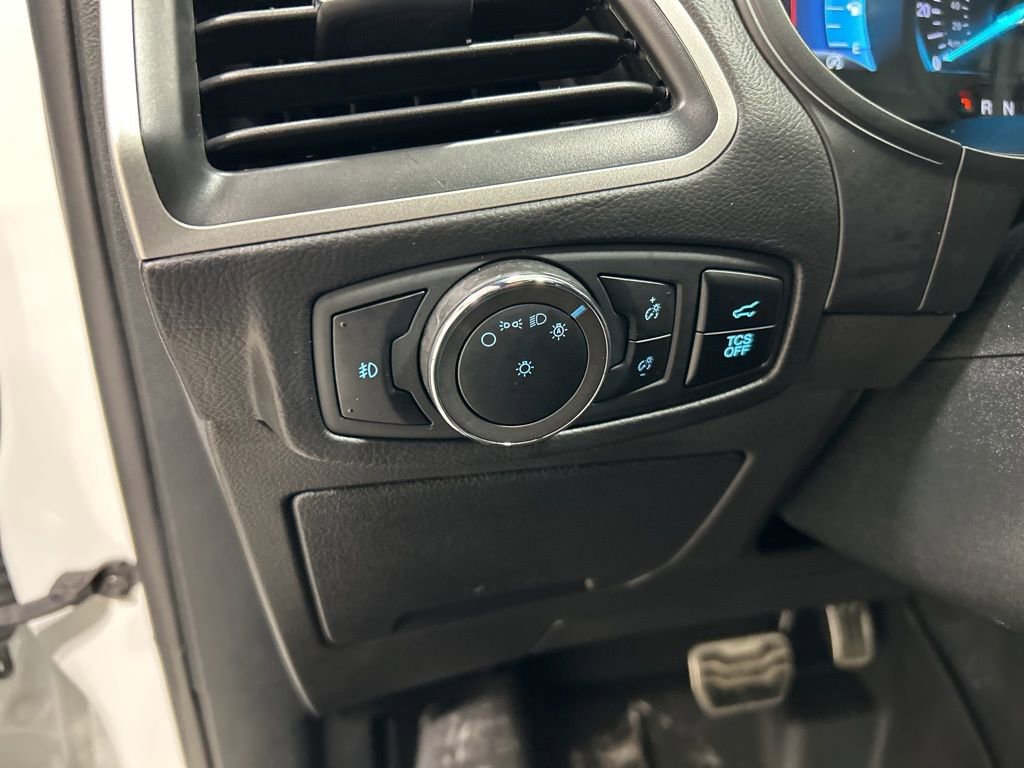 Certified 2024 Ford Edge ST-Line w/ Class II Trailer Tow Package image 14