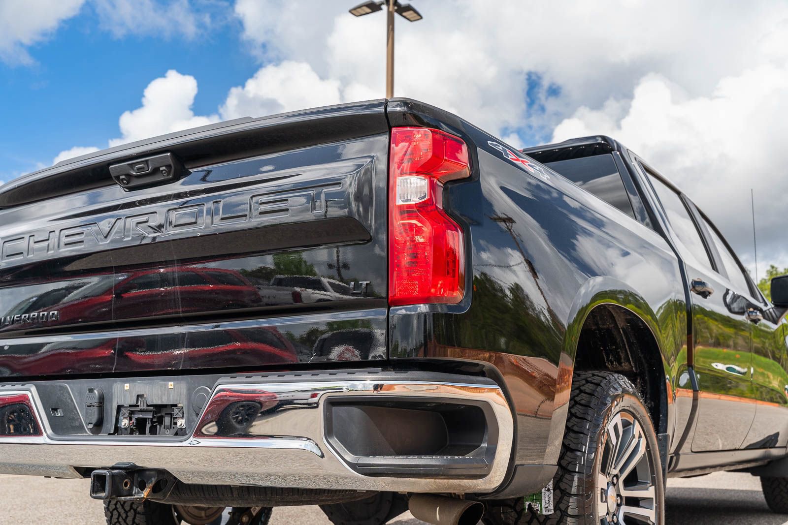 Used 2023 Chevrolet Silverado 1500 LT AWD/4WD image 16