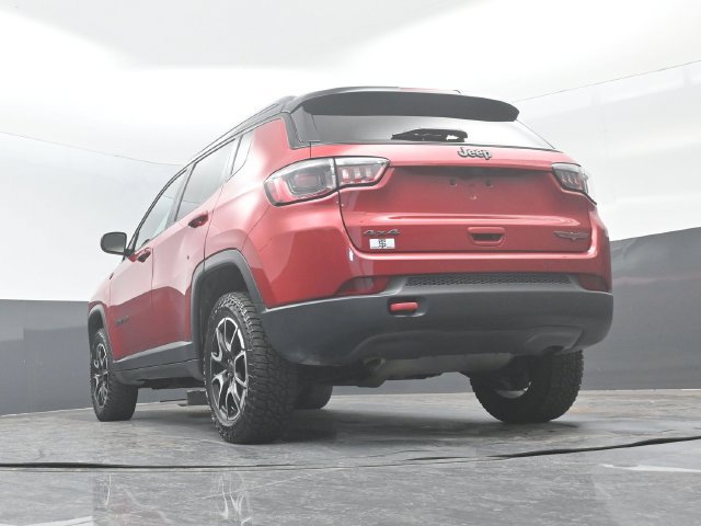 Used 2025 Jeep Compass Trailhawk AWD/4WD image 25