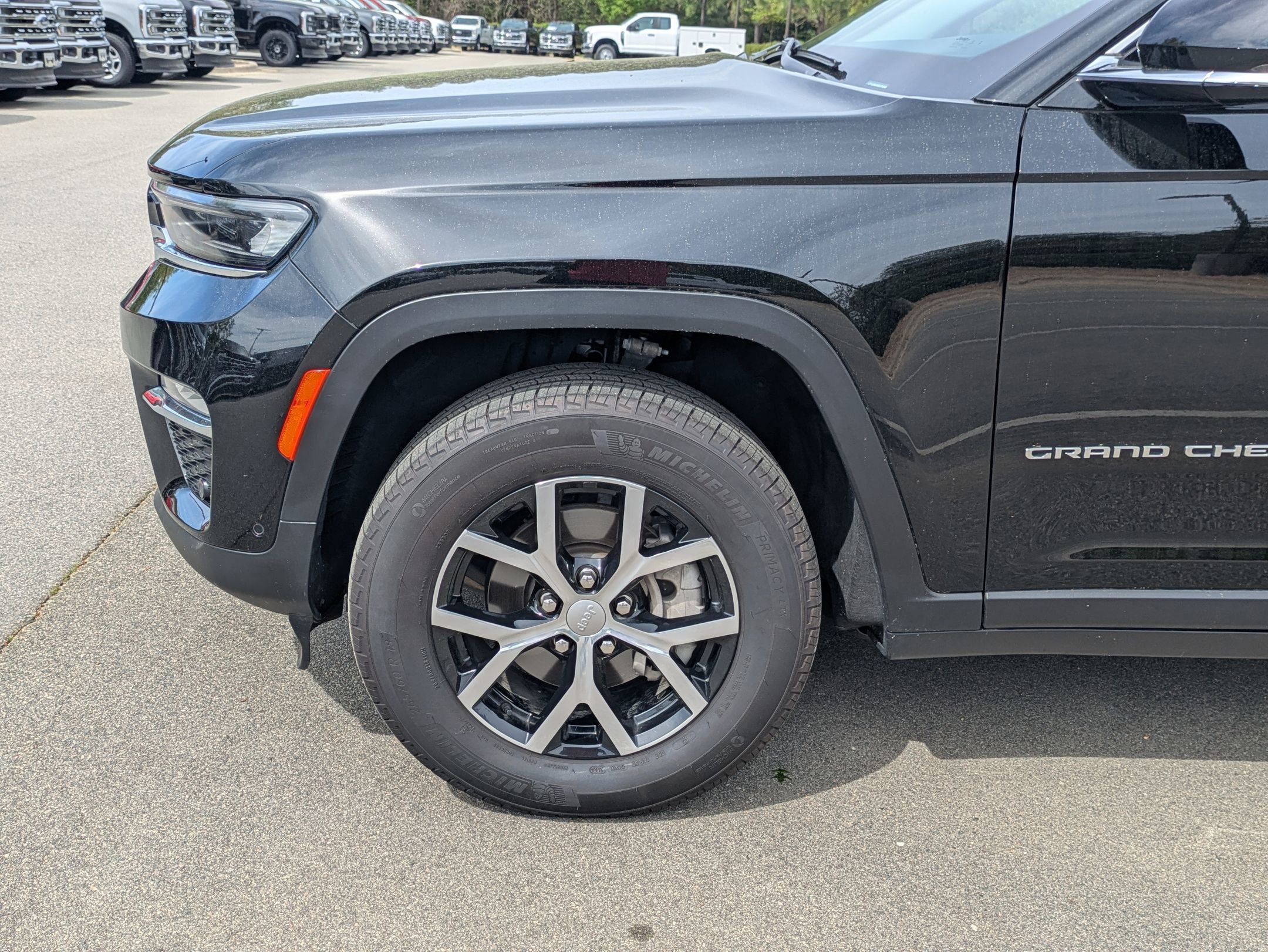 Used 2023 Jeep Grand Cherokee Limited w/ Luxury Tech Group II AWD/4WD image 11