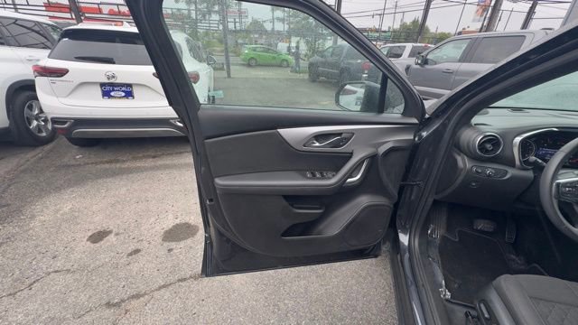 Used 2022 Chevrolet Blazer LT image 9