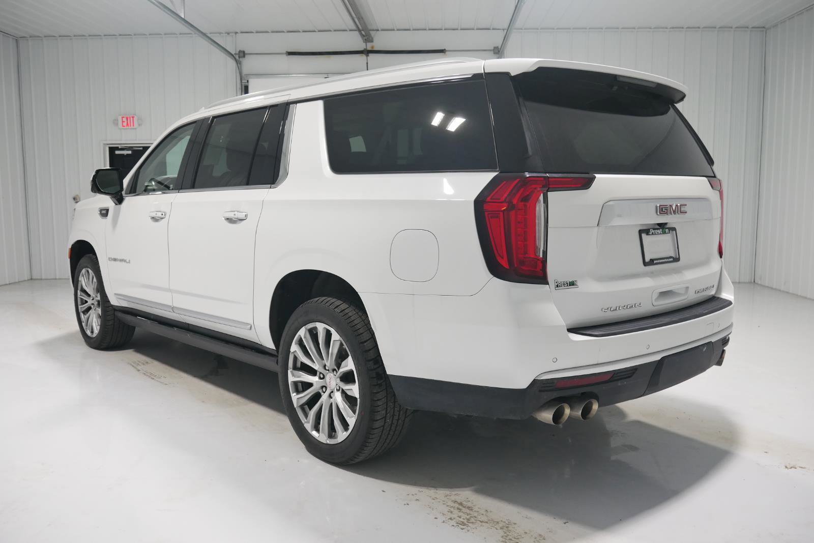 Used 2023 GMC Yukon XL Denali image 3