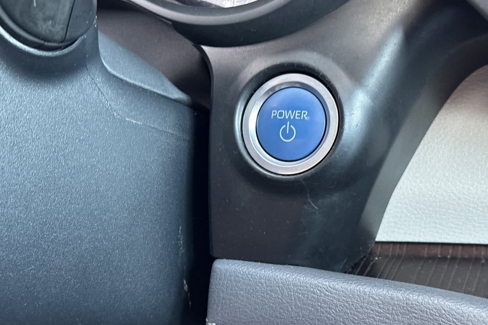 Used 2024 Toyota Sienna LE w/ LE Plus Package image 24