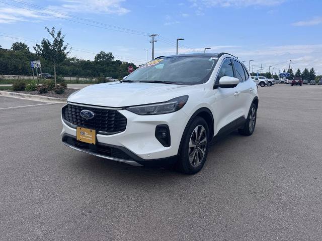 Certified 2024 Ford Escape Platinum w/ Class II Trailer Tow Package AWD/4WD image 2