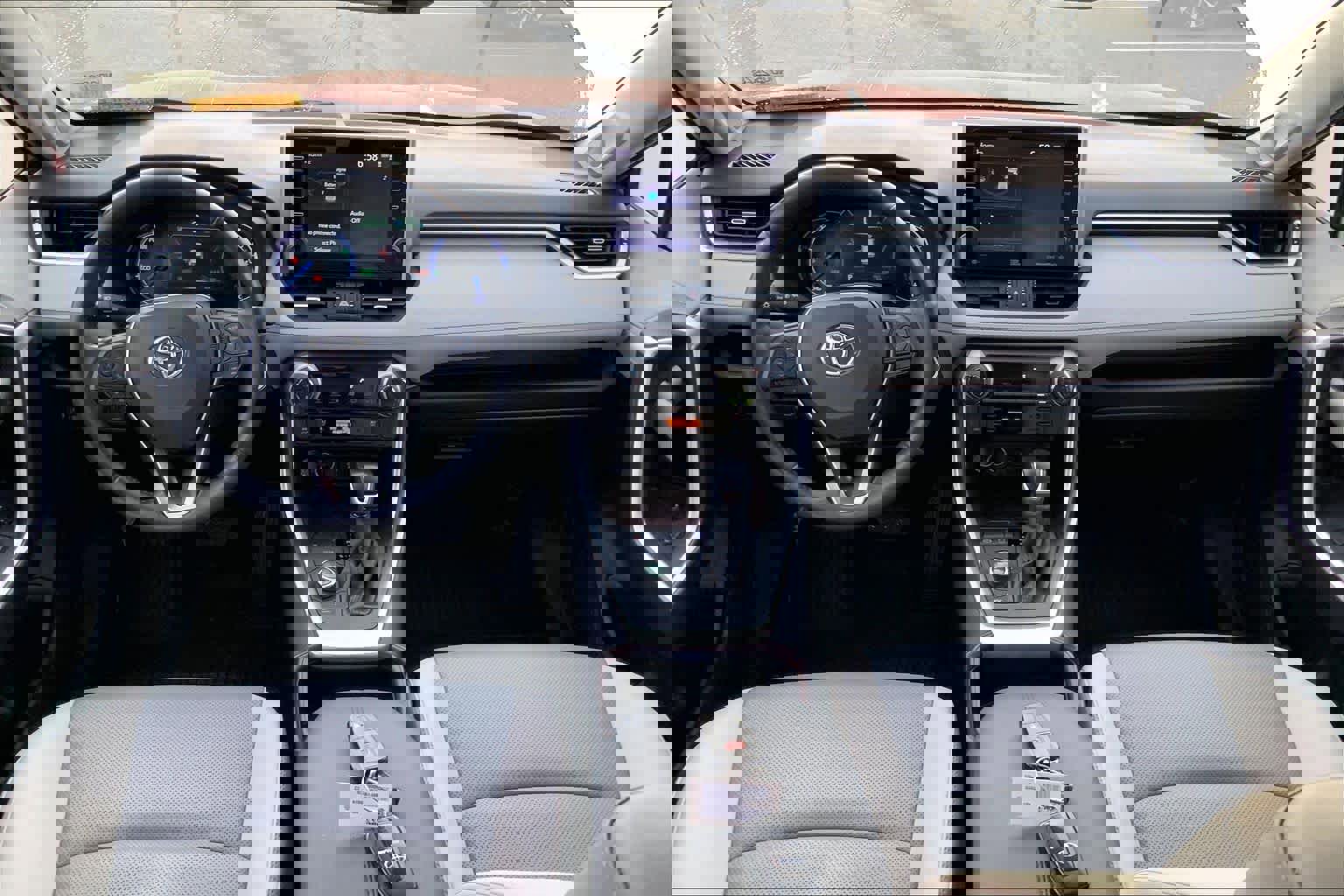 Used 2022 Toyota RAV4 Limited image 16