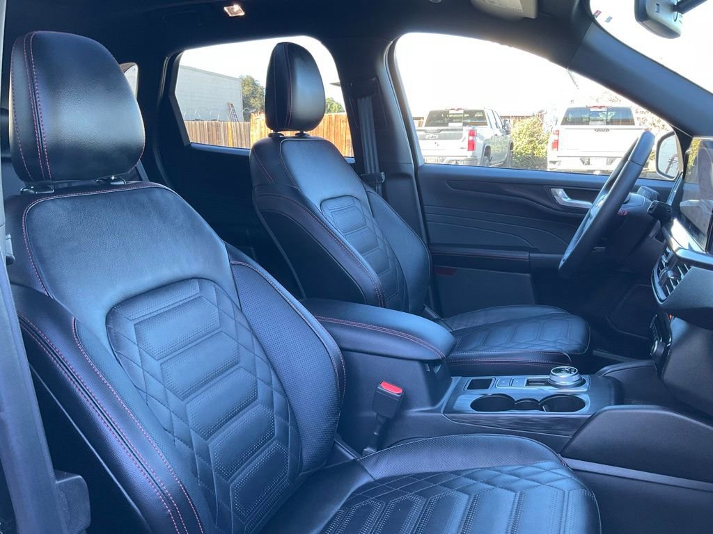 Certified 2024 Ford Escape ST-Line Elite w/ Premium Technology Package image 61