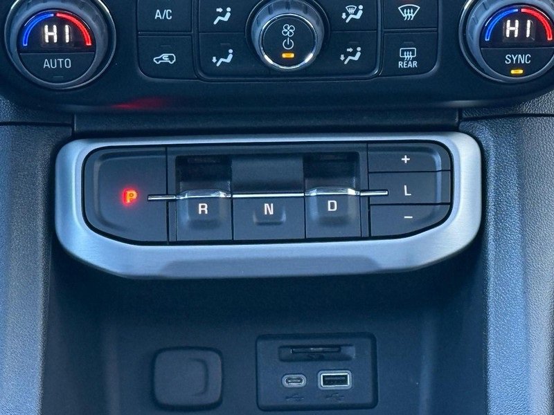 Used 2023 GMC Acadia SLT w/ Elevation Edition image 13