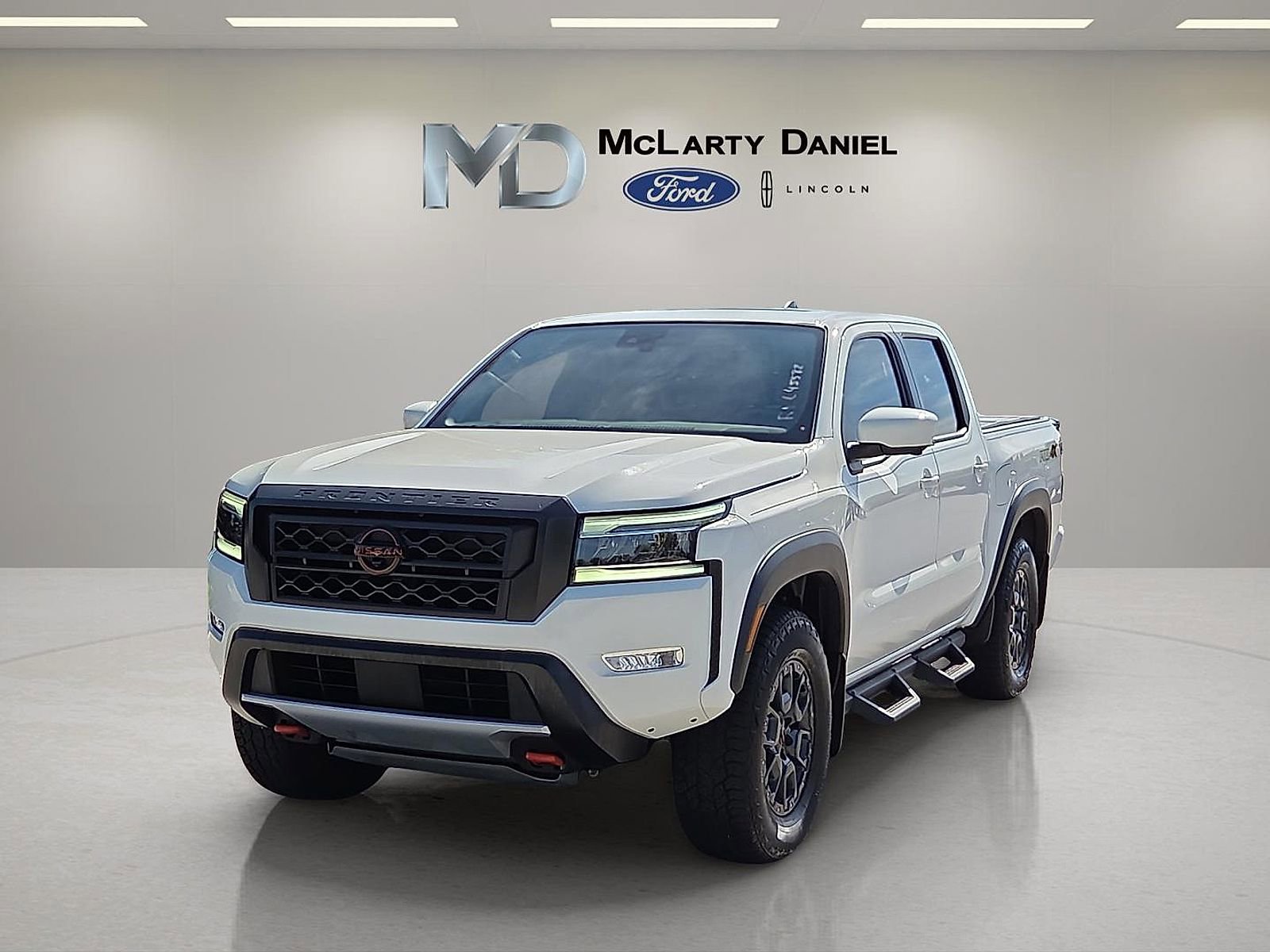 Used 2024 Nissan Frontier PRO-4X w/ Pro Premium Package AWD/4WD image 2