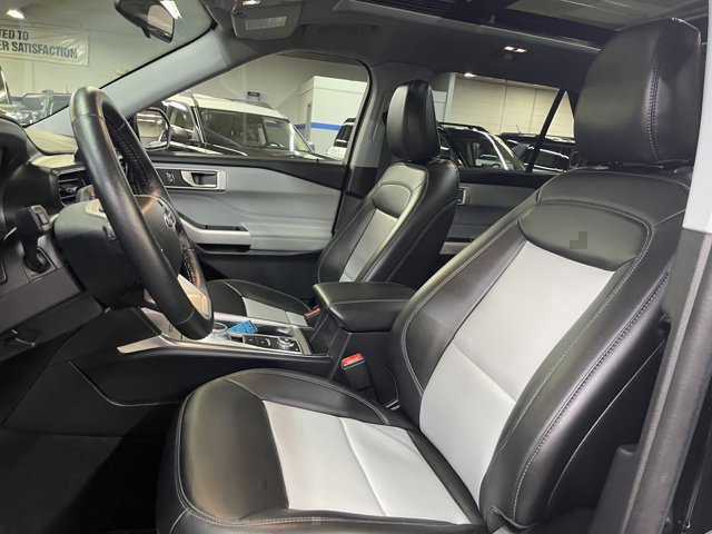 Certified 2022 Ford Explorer XLT w/ Equipment Group 202A AWD/4WD image 9