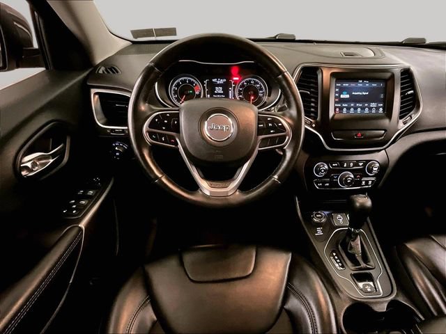 Used 2019 Jeep Cherokee Latitude Plus w/ Cold Weather Group AWD/4WD image 5