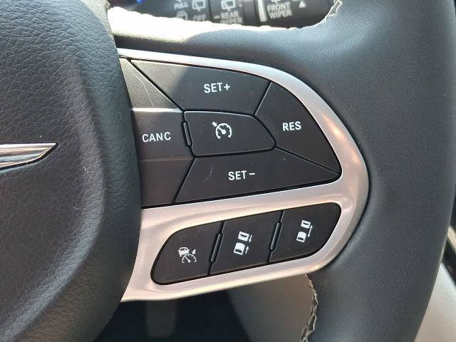 Used 2023 Chrysler Pacifica Touring-L FWD image 24