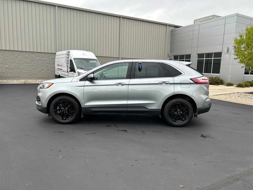 Certified 2024 Ford Edge SEL w/ Convenience Package AWD/4WD image 9