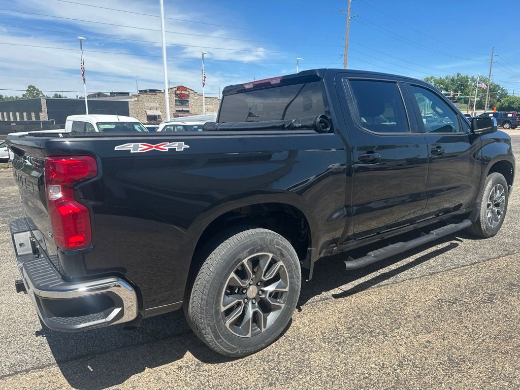Used 2024 Chevrolet Silverado 1500 LT AWD/4WD image 7