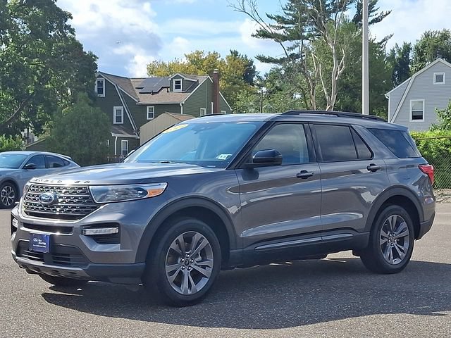 Certified 2022 Ford Explorer XLT w/ Equipment Group 202A AWD/4WD image 3