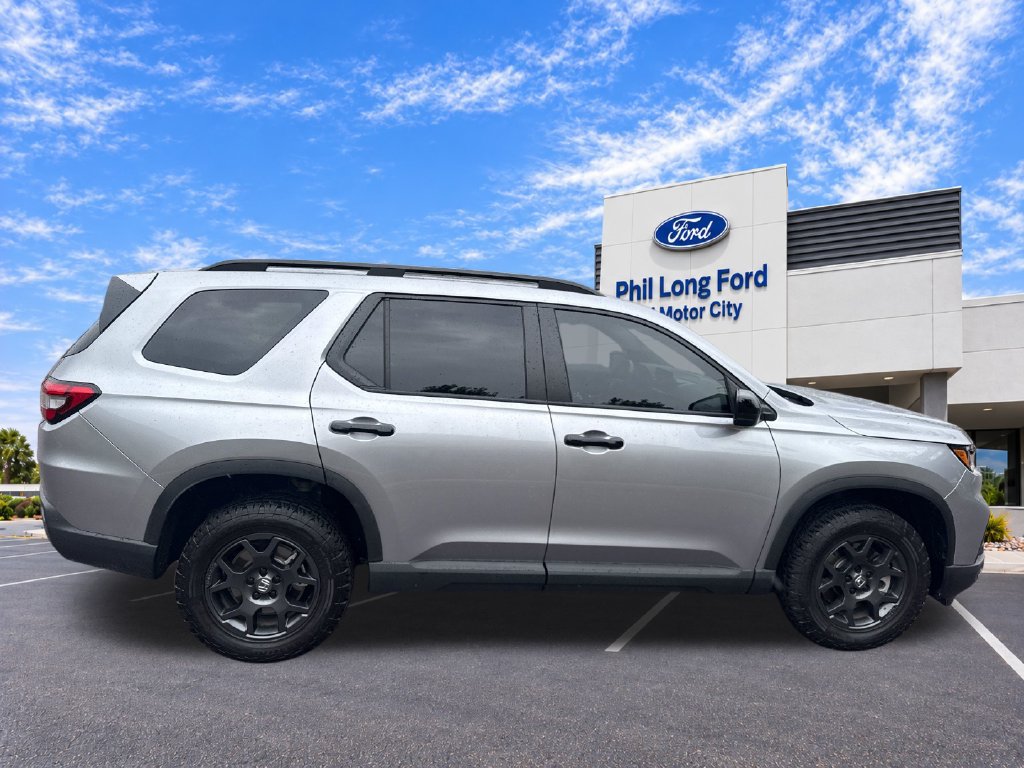 Used 2025 Honda Pilot TrailSport image 10
