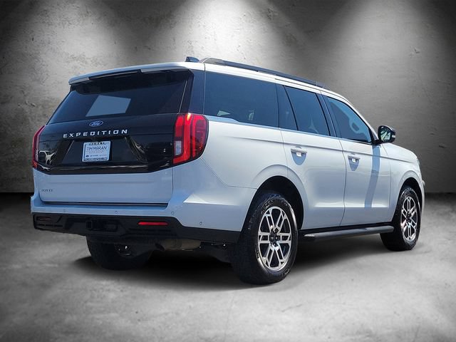 Certified 2025 Ford Expedition Active AWD/4WD image 3