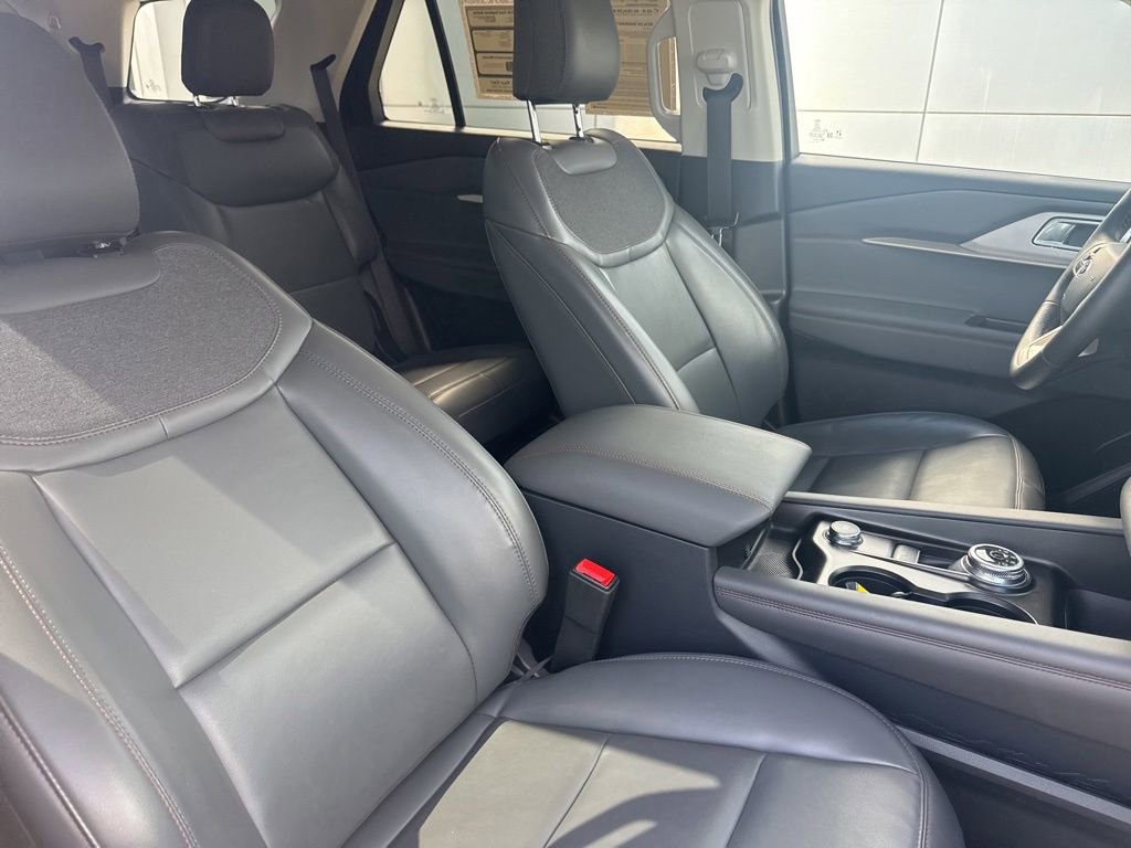 Certified 2026 Ford Explorer Active w/ Active Comfort Package RWD image 32