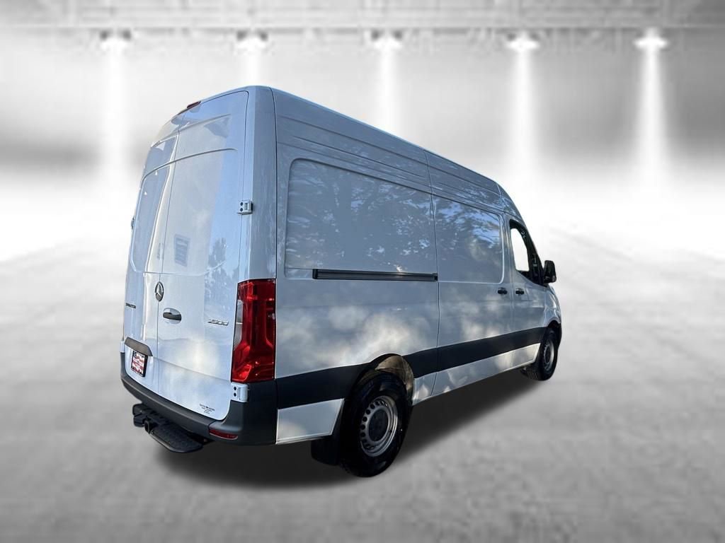 Used 2025 Mercedes-Benz Sprinter 2500 image 4
