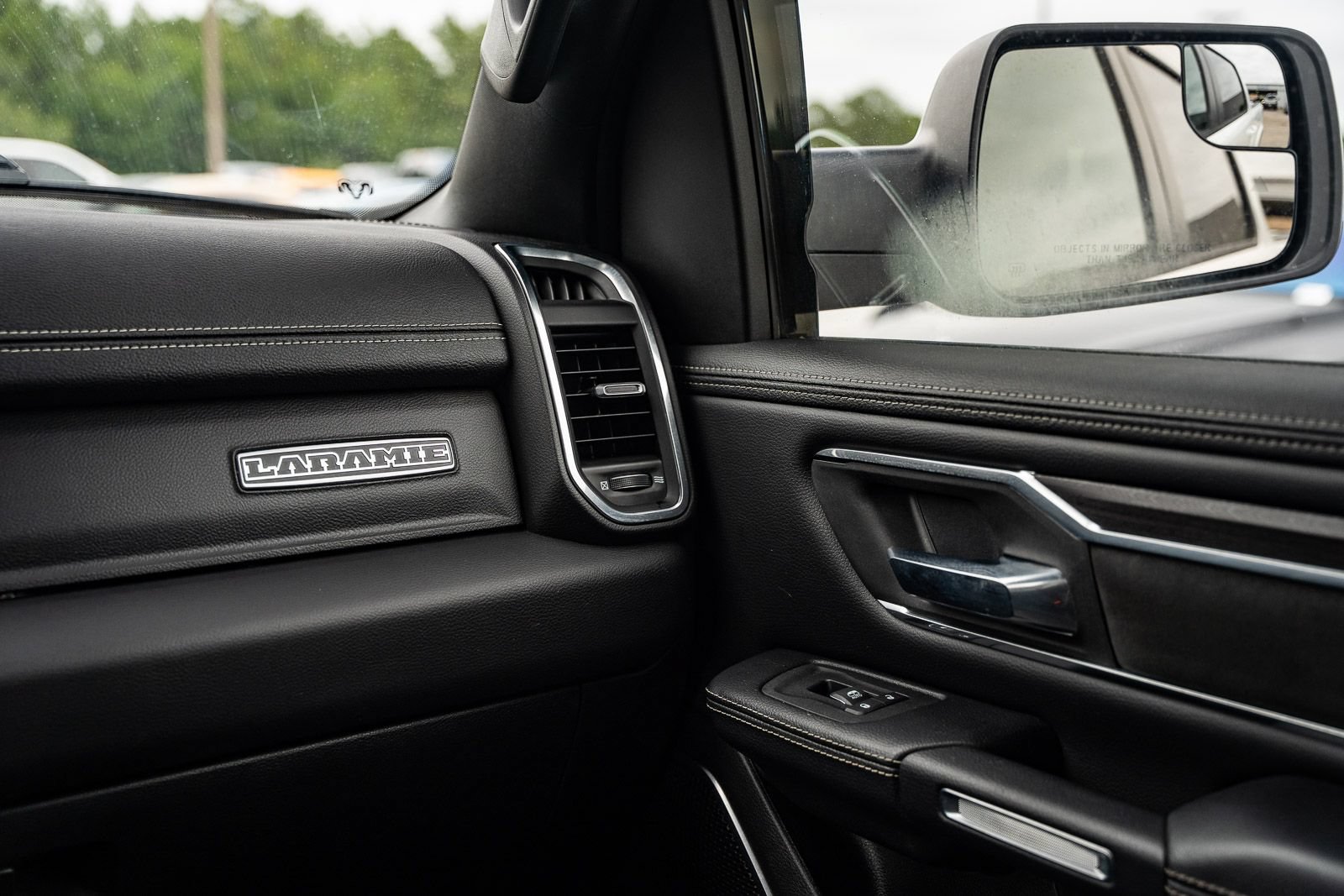 Used 2025 RAM 1500 Laramie AWD/4WD image 30