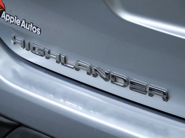 Used 2021 Toyota Highlander LE AWD/4WD image 8