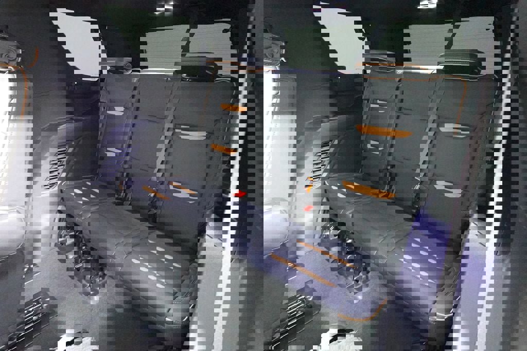 Used 2024 GMC Yukon AT4 w/ Technology Package image 28