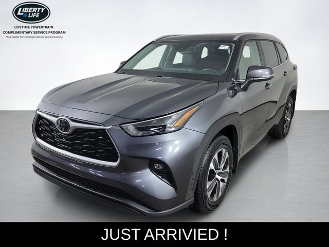 Used 2025 Toyota Highlander XLE AWD/4WD image 7