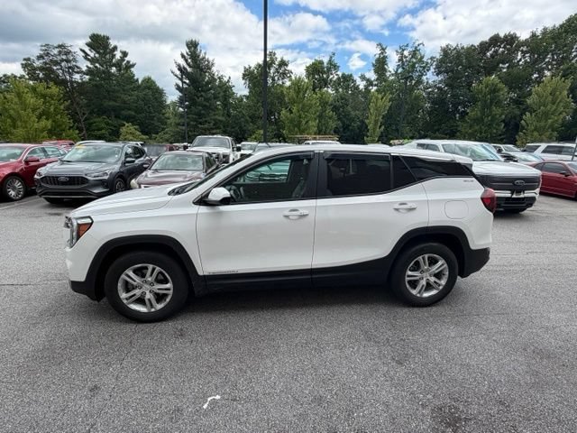 Used 2024 GMC Terrain SLE FWD image 2