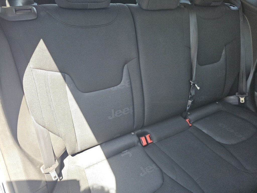 Used 2017 Jeep Renegade Latitude AWD/4WD image 24