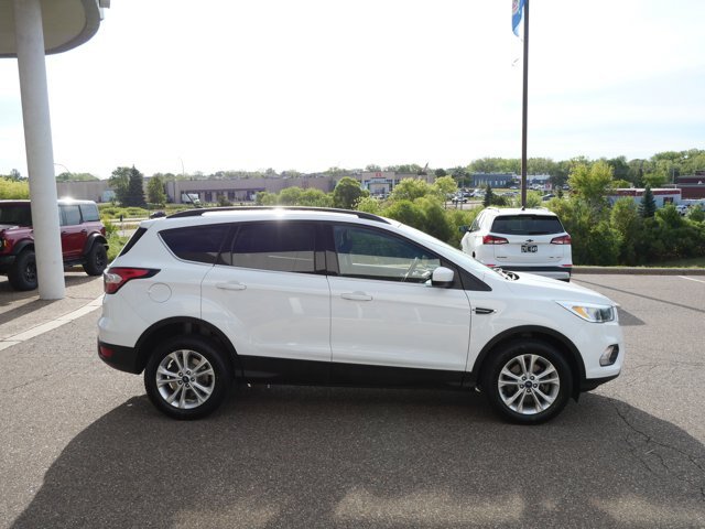 Certified 2018 Ford Escape SE w/ SE Sync 3 Package AWD/4WD image 4