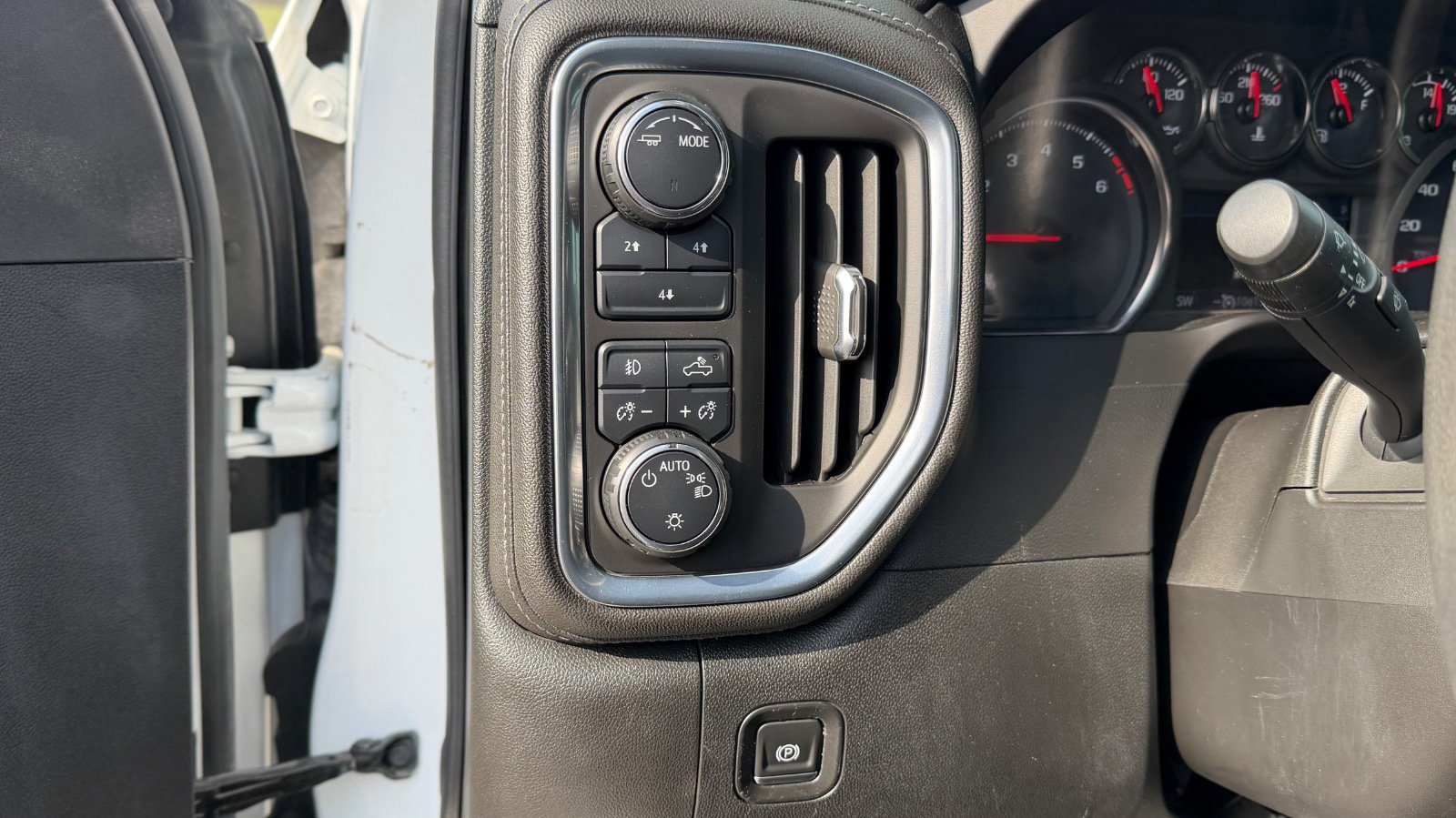 Used 2020 Chevrolet Silverado 2500 LT image 23