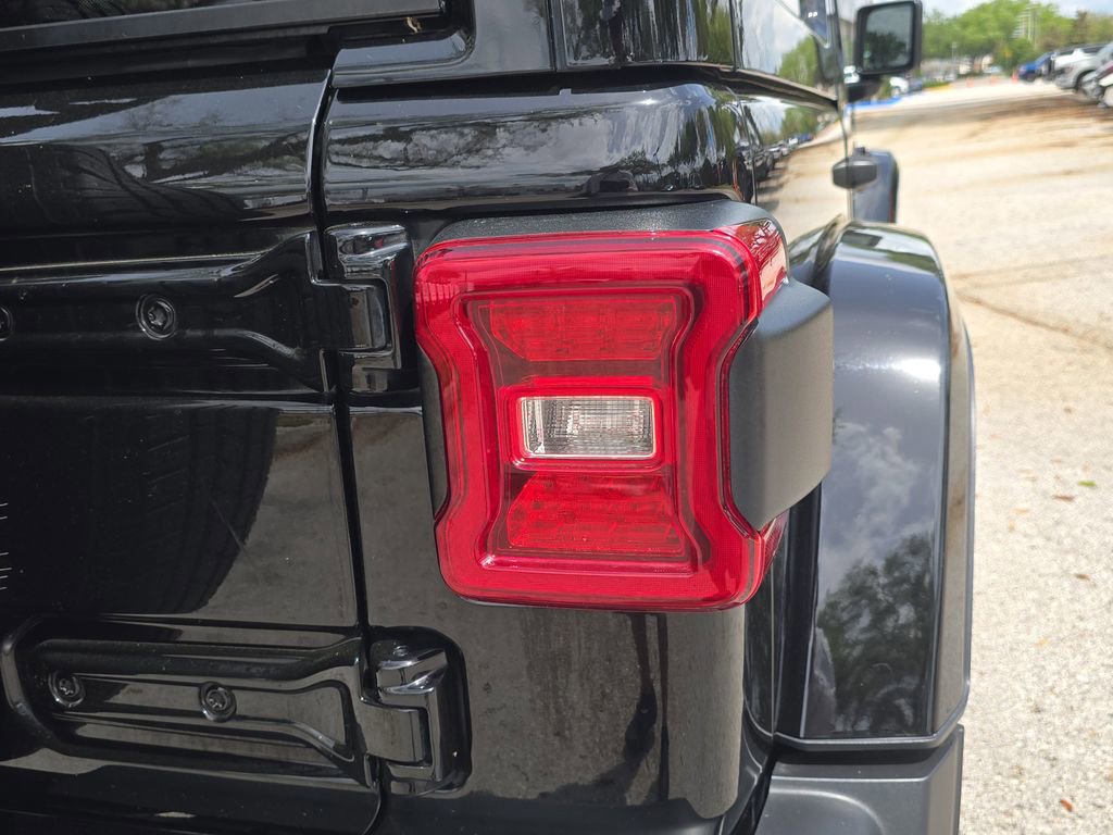 Used 2021 Jeep Wrangler Unlimited Sahara w/ Cold Weather Group image 7