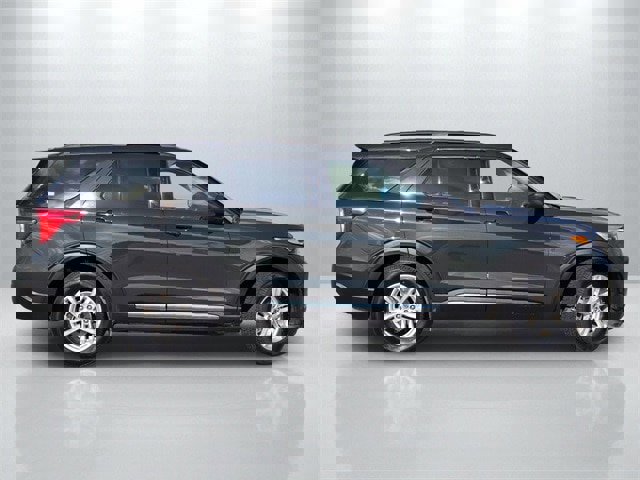 Certified 2022 Ford Explorer XLT w/ Equipment Group 202A image 6