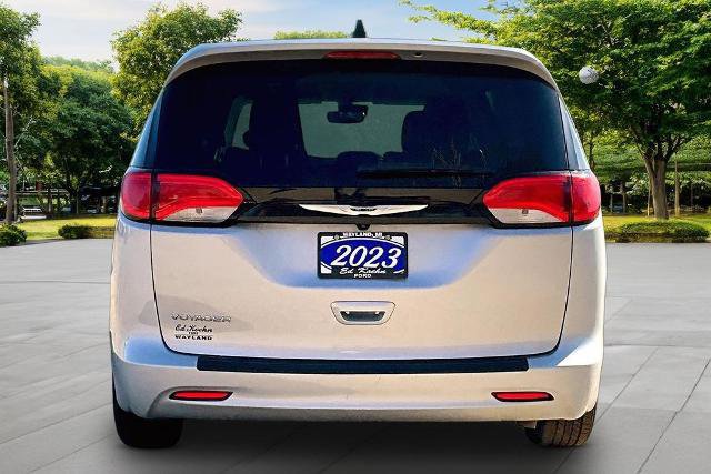 Used 2023 Chrysler Voyager LX image 3