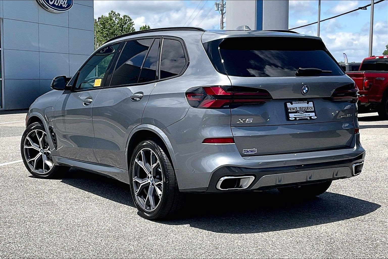 Used 2024 BMW X5 xDrive50e w/ M Sport Package AWD/4WD image 11