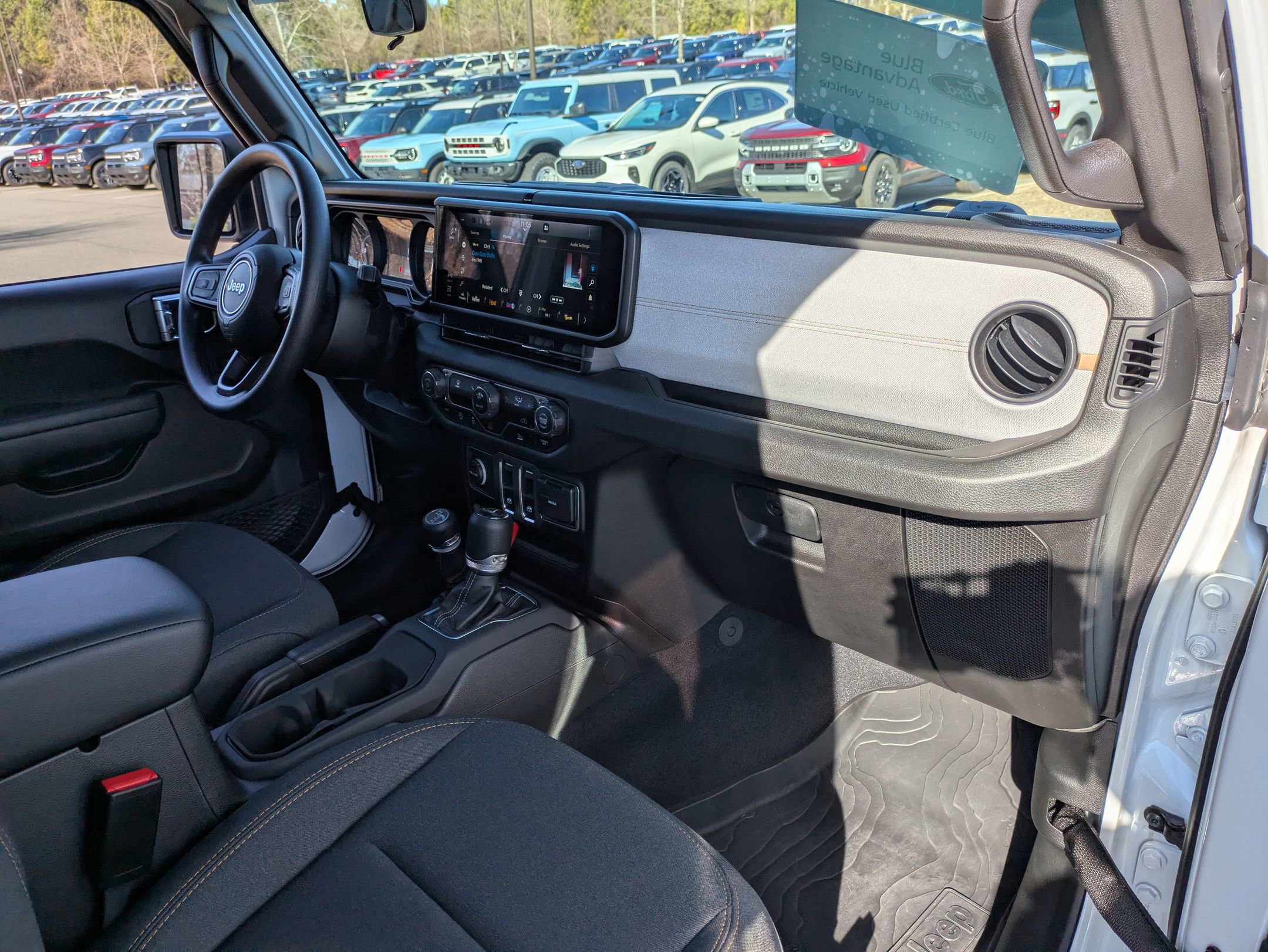Used 2025 Jeep Wrangler Sport image 31