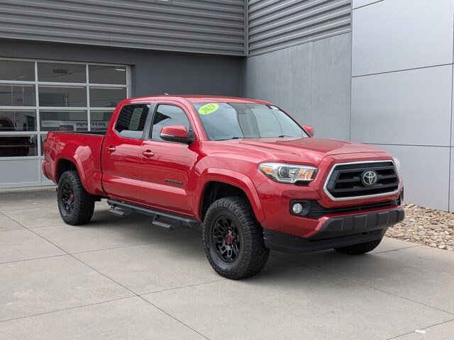 Used 2023 Toyota Tacoma SR5 w/ Technology Package AWD/4WD image 2