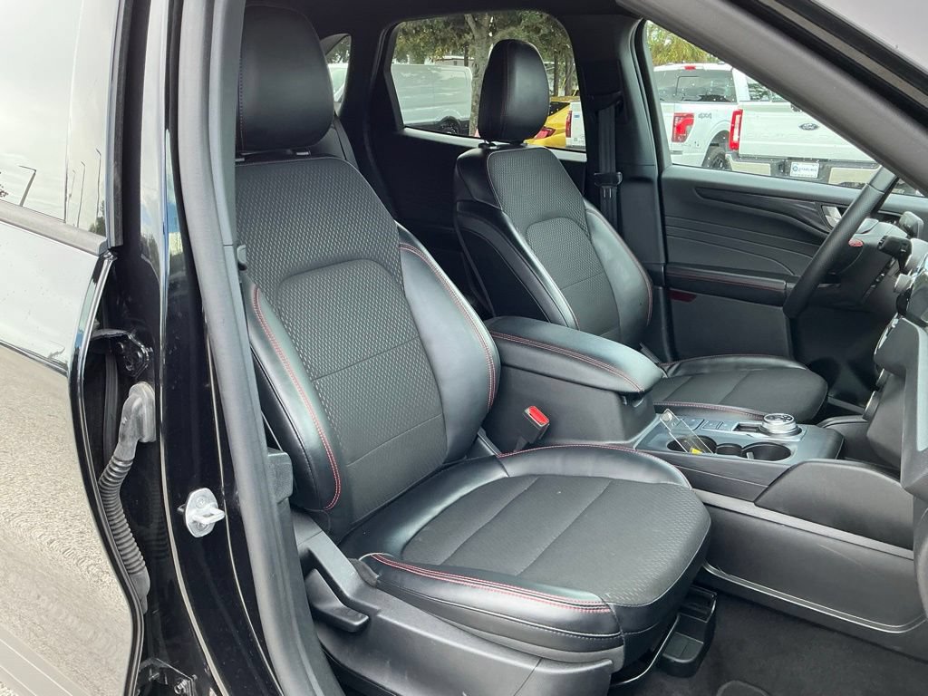 Certified 2025 Ford Escape ST-Line FWD image 21