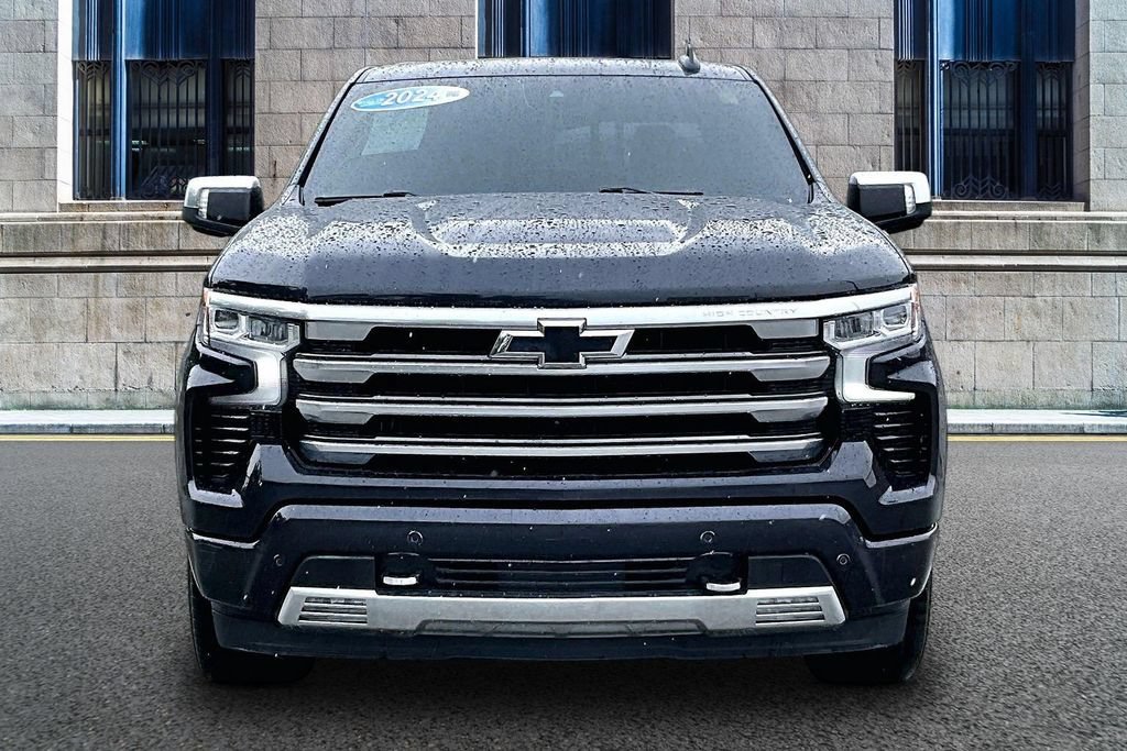 Used 2024 Chevrolet Silverado 1500 High Country w/ High Country Premium Package AWD/4WD image 3