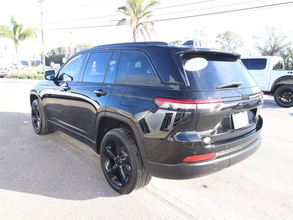Used 2023 Jeep Grand Cherokee Limited w/ Black Appearance Package image 3