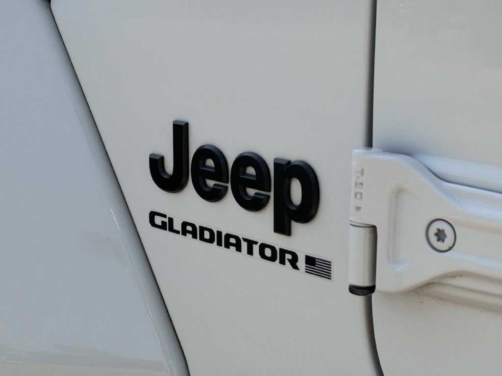 Used 2023 Jeep Gladiator Sport AWD/4WD image 9