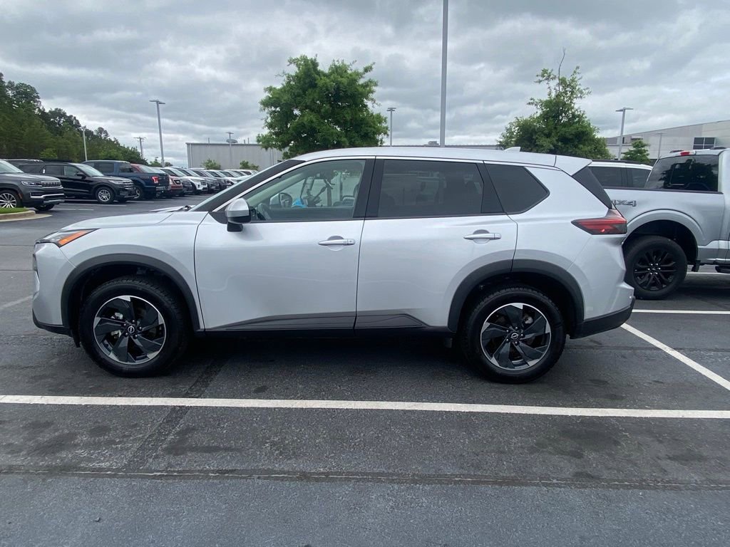 Used 2025 Nissan Rogue SV FWD image 4