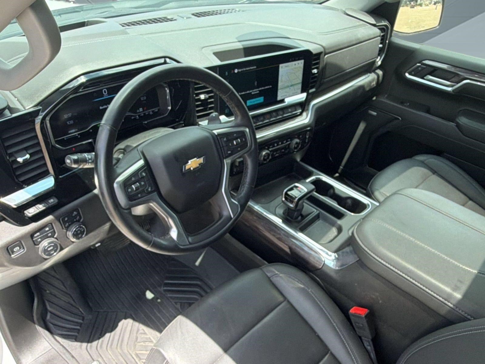 Used 2025 Chevrolet Silverado 1500 LTZ AWD/4WD image 4