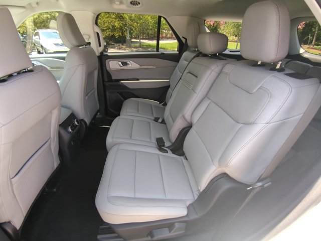 Certified 2025 Ford Explorer Active w/ Active Comfort Package AWD/4WD image 23