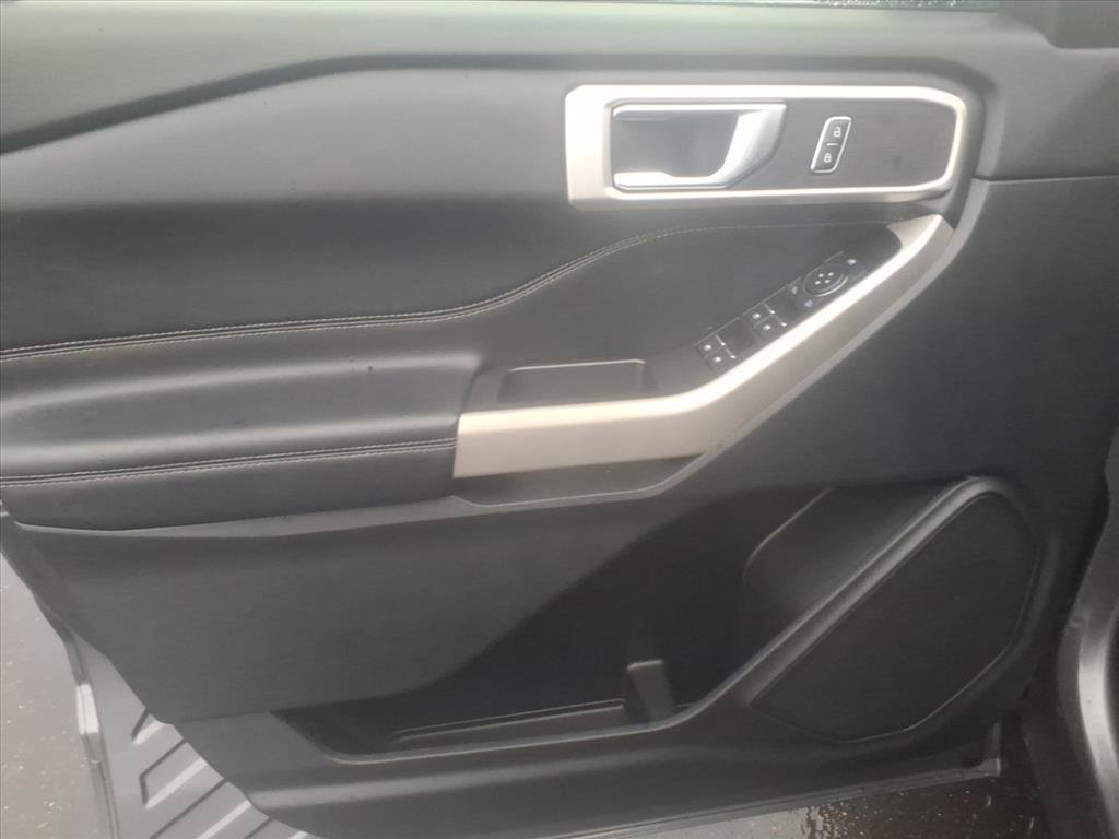 Certified 2022 Ford Explorer XLT w/ Equipment Group 202A image 12