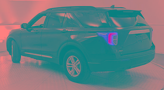 Certified 2023 Ford Explorer XLT image 3