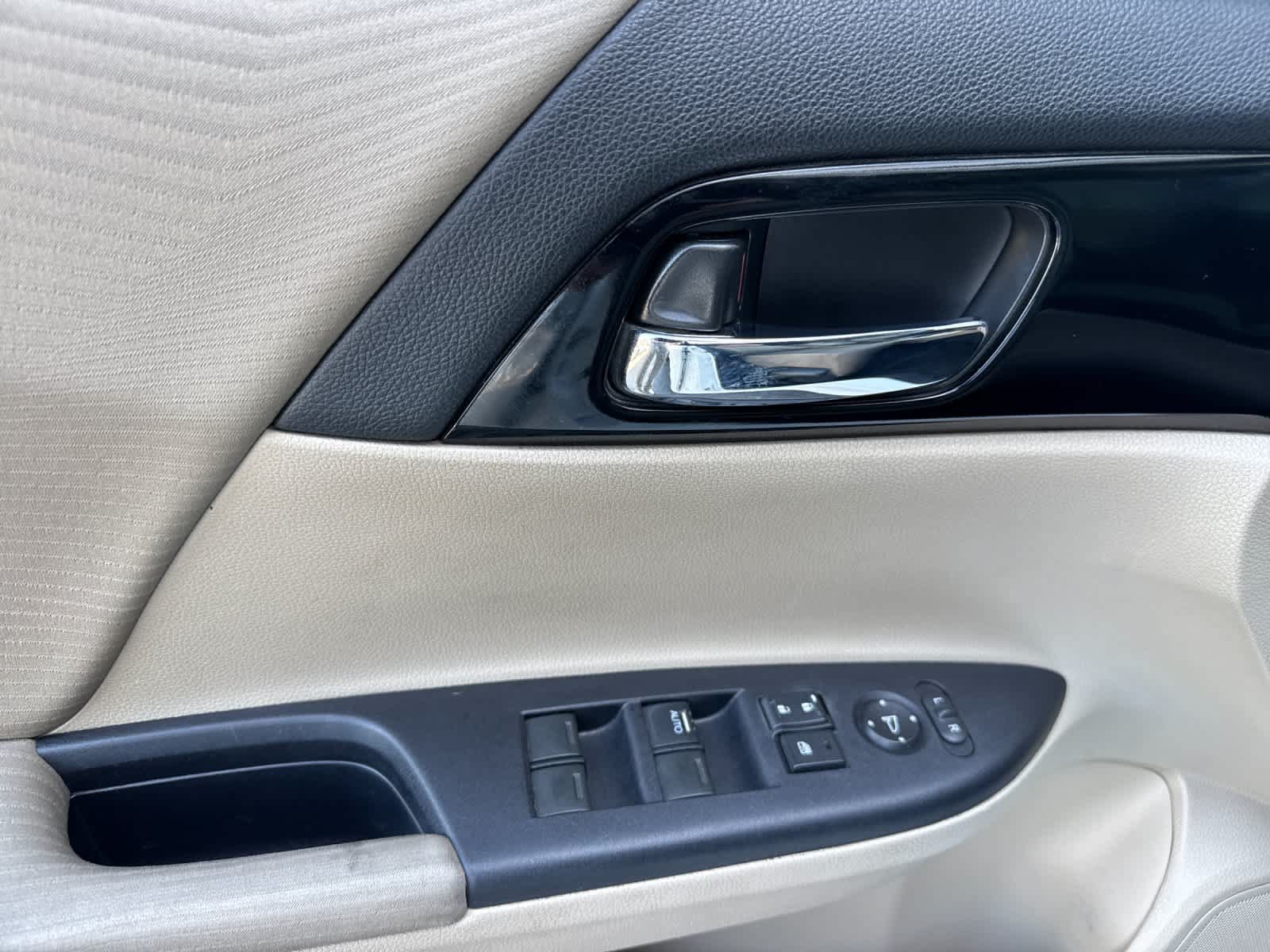 Used 2017 Honda Accord LX image 12