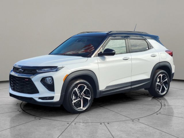 Used 2022 Chevrolet TrailBlazer RS w/ Sun and Liftgate Package AWD/4WD image 2